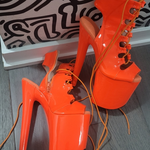 Orange pole dance shoe. - Picture 3 of 4